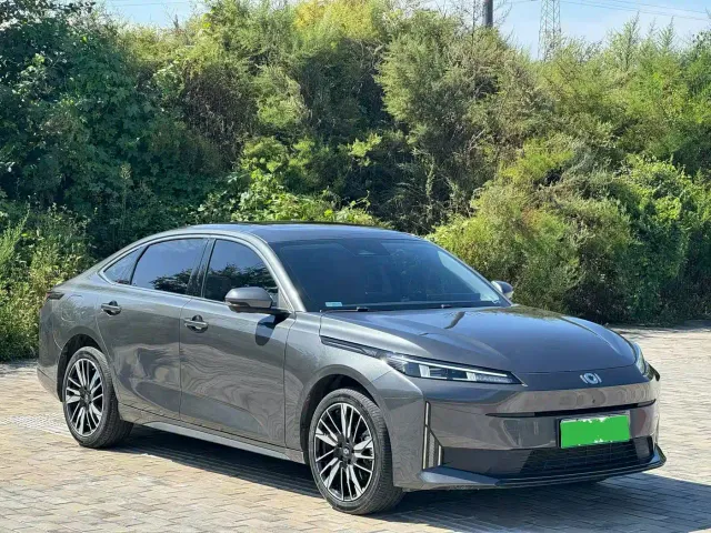 Changan Qiyuan A05 — Фото автомобиля 3