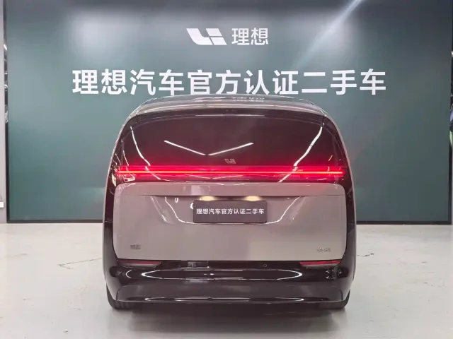 Li Auto MEGA — Фото автомобиля 4
