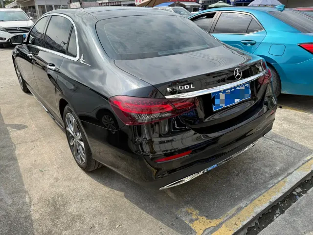 Mercedes-Benz E-Class — Фото автомобиля 4