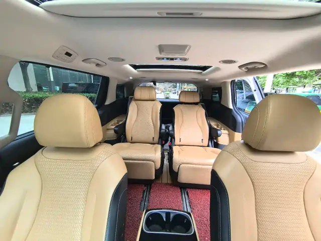 Kia Carnival — Фото автомобиля 12