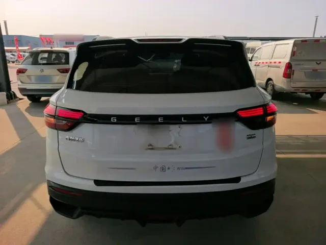 Geely Binyue — Фото автомобиля 5