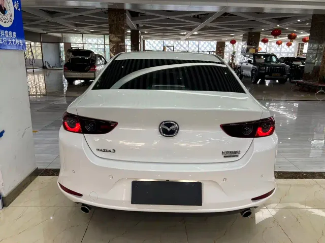 Mazda Axela — Фото автомобиля 5