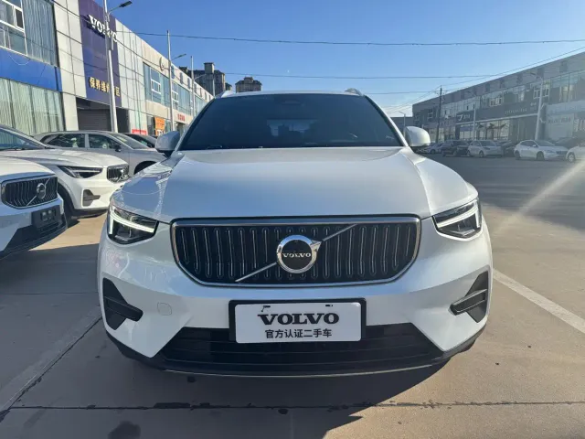 Volvo XC40 — Фото автомобиля 2