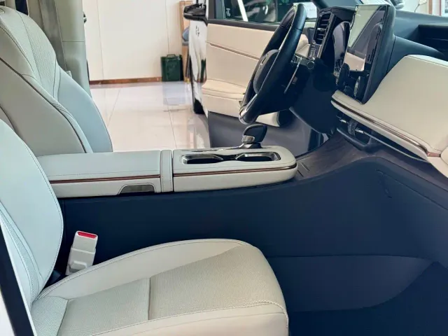 Lexus Lexus LM 2023 500h 6-Seater Prestige Edition — Фото автомобиля 7