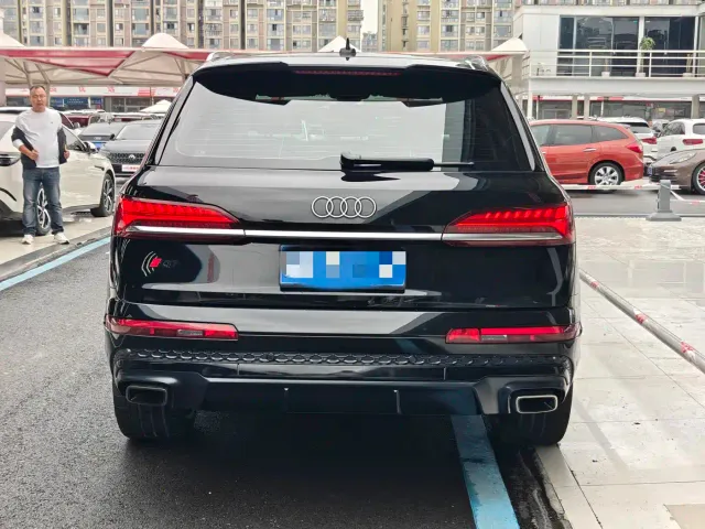 Audi Q7 — Фото автомобиля 4