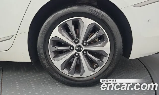 Kia K8 Hybrid — Фото автомобиля 6