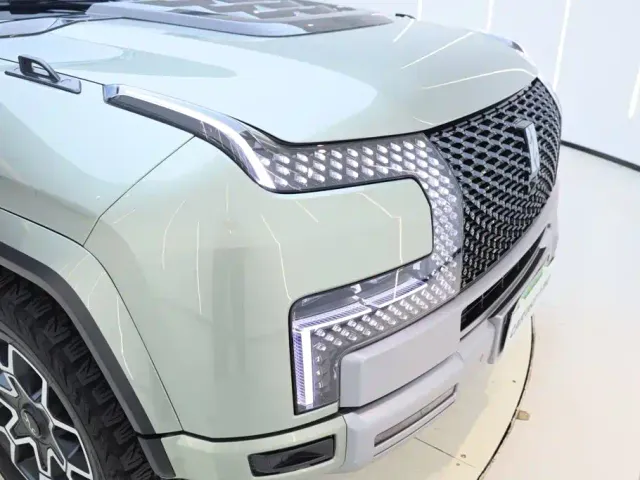 BYD U8 — Фото автомобиля 12
