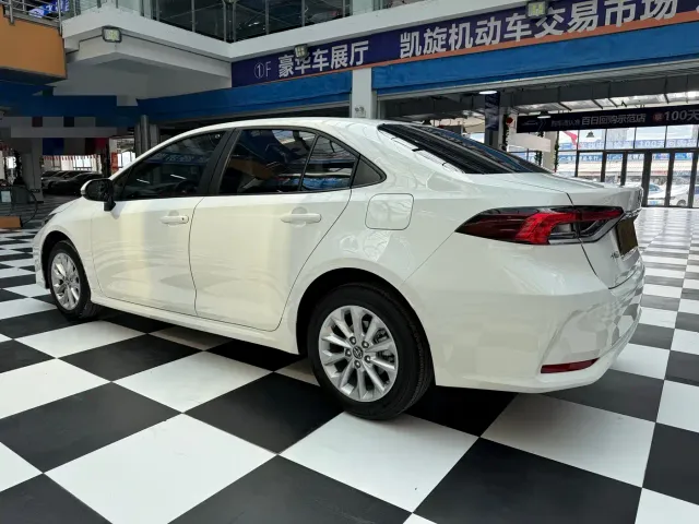 Toyota Corolla — Фото автомобиля 5