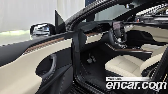 Tesla Model X — Фото автомобиля 10