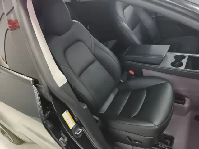 Tesla Model Y — Фото автомобиля 24