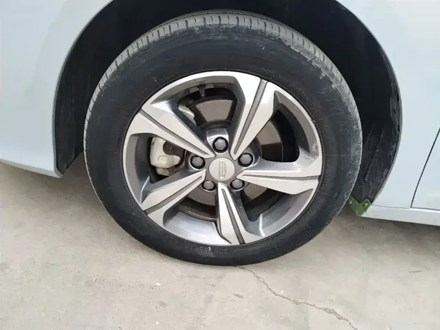 Geely Emgrand L — Фото автомобиля 22