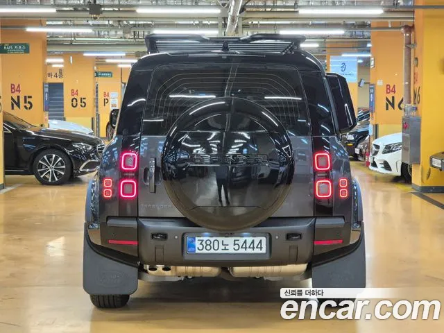 Land Rover Defender — Фото автомобиля 5