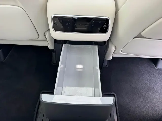 Li Auto MEGA — Фото автомобиля 14