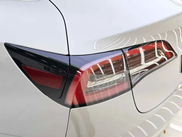 Tesla Model 3 — Фото автомобиля 9