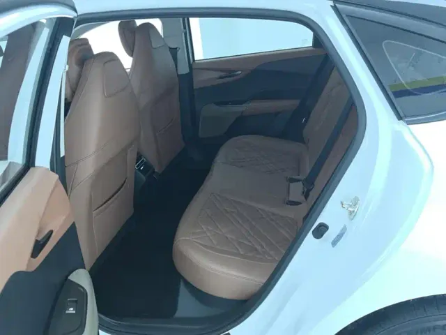 Changan Qiyuan A05 — Фото автомобиля 11