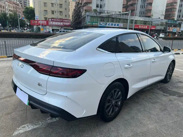 BYD Qin L — Фото автомобиля 9