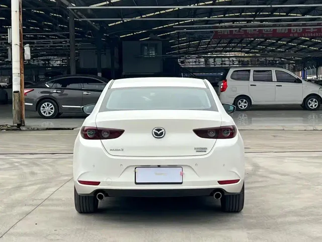 Mazda Axela — Фото автомобиля 7