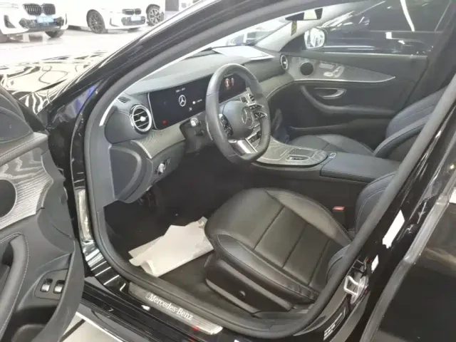Mercedes-Benz E-Class — Фото автомобиля 15
