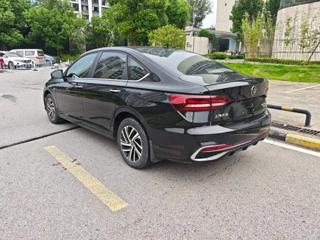 Volkswagen Lavida — Фото автомобиля 5