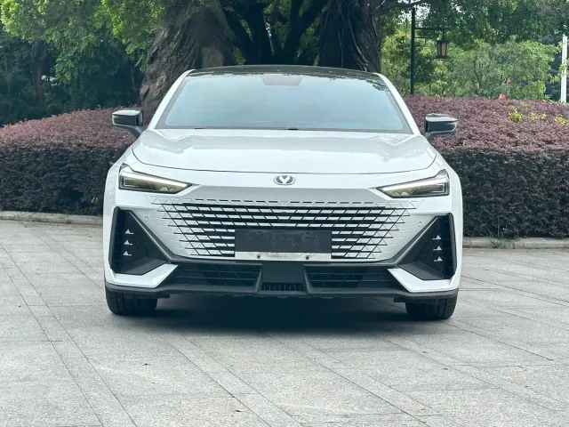 Changan UNI-V — Фото автомобиля 2