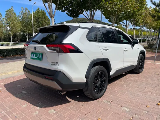 Toyota RAV4 — Фото автомобиля 4