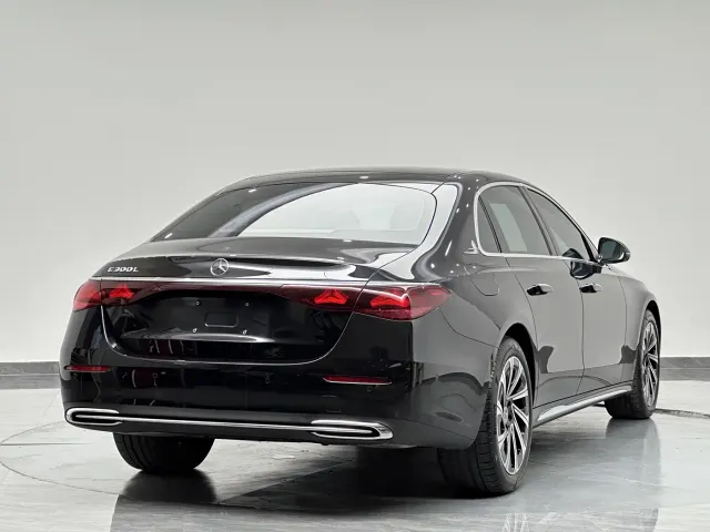 Mercedes-Benz E-Class — Фото автомобиля 8