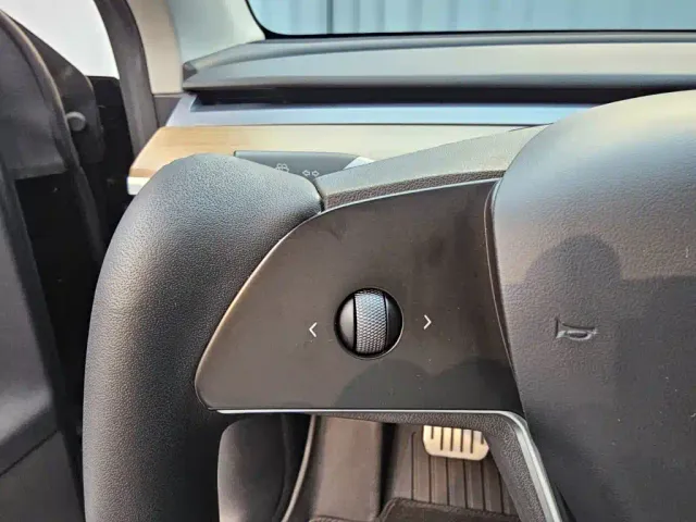 Tesla Model Y — Фото автомобиля 17