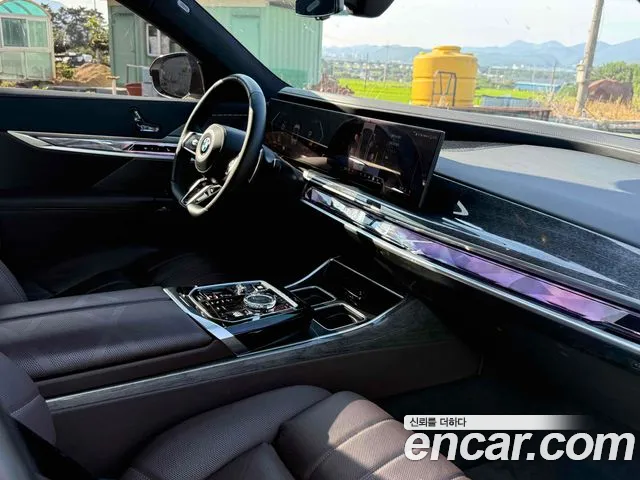 BMW 7-Series 7 серия (G70) 740i xDrive M Sport — Фото автомобиля 10
