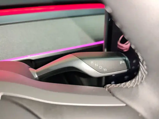 Tesla Model Y — Фото автомобиля 13