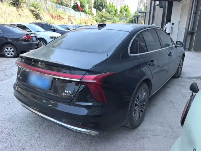 Hongqi H5 — Фото автомобиля 4