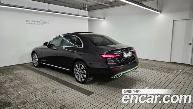Mercedes-Benz E-Class — Фото автомобиля 2