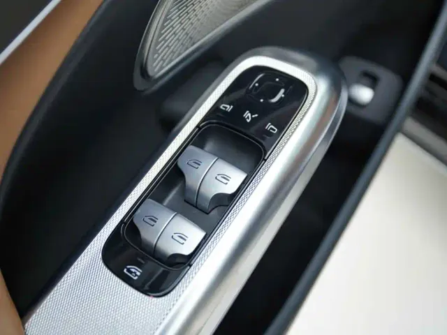 Mercedes-Benz E-Class — Фото автомобиля 9