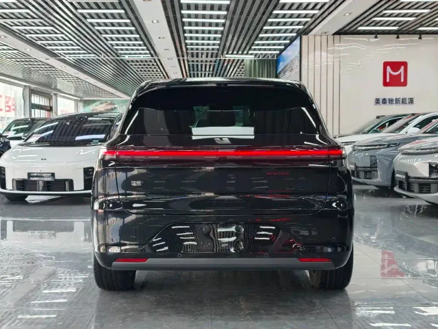 Li Auto L6 — Фото автомобиля 16