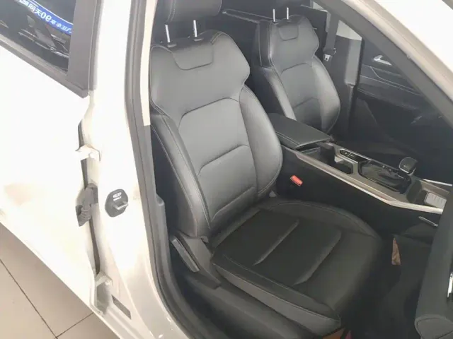 Geely Emgrand — Фото автомобиля 24