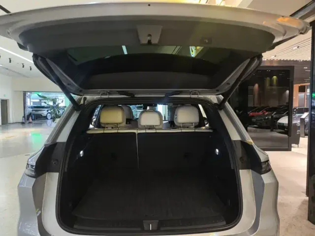 Li Auto Li Auto L6 2024 Pro — Фото автомобиля 18