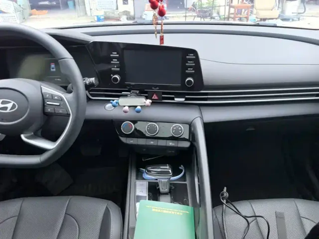 Hyundai Elantra — Фото автомобиля 12