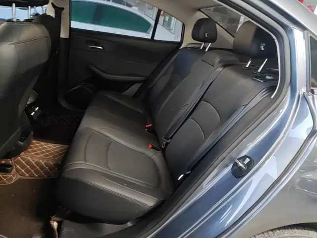 Roewe i5 — Фото автомобиля 16