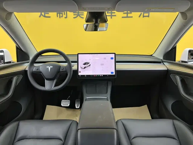 Tesla Model Y — Фото автомобиля 14