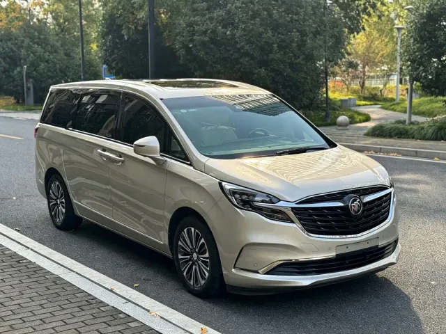 Buick GL8 — Фото автомобиля 2
