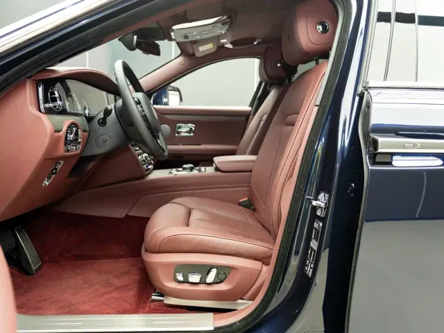 Rolls-Royce Ghost — Фото автомобиля 9