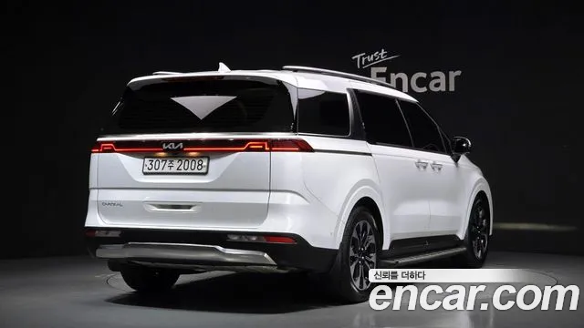 Kia Carnival Generation 4 — Фото автомобиля 2