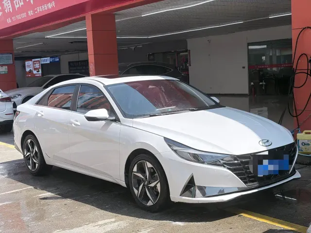 Hyundai Elantra — Фото автомобиля 2