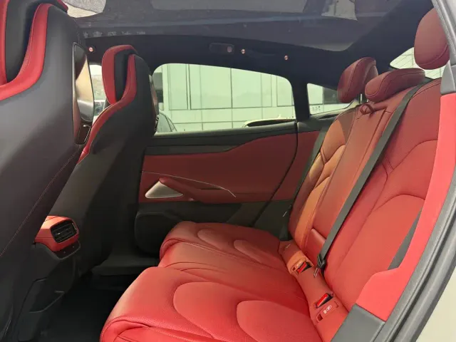 Xiaomi SU7 — Фото автомобиля 5