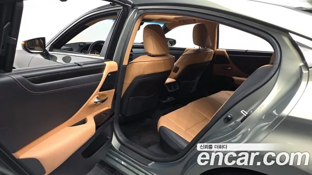 Lexus ES 7th Gen — Фото автомобиля 16