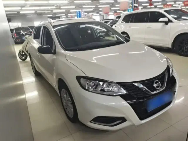 Nissan Tiida — Фото автомобиля 3