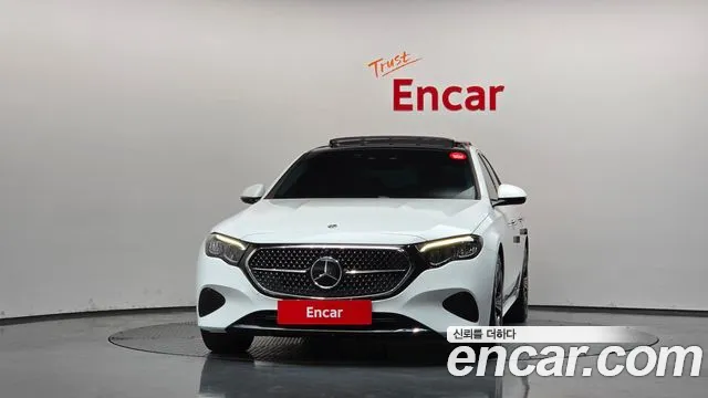 Mercedes-Benz E-Class — Фото автомобиля 3