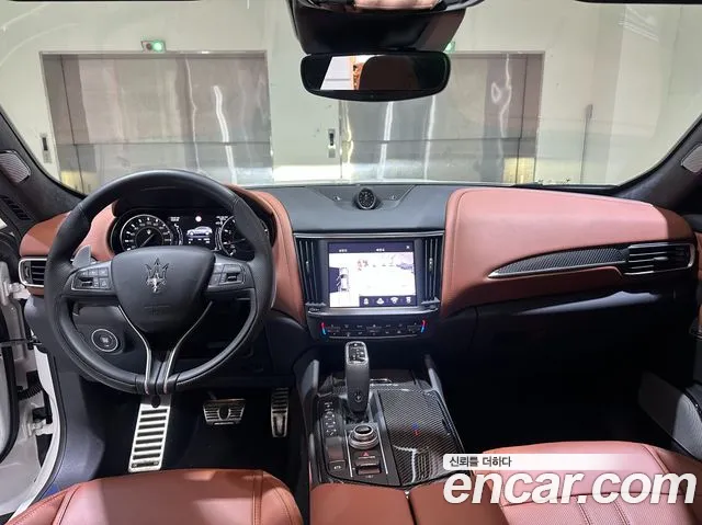 Maserati Levante — Фото автомобиля 7