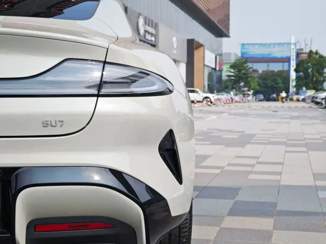 Xiaomi SU7 — Фото автомобиля 20