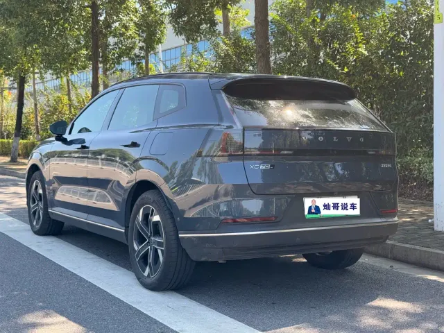 Volvo XC70 Plug-in Hybrid — Фото автомобиля 11