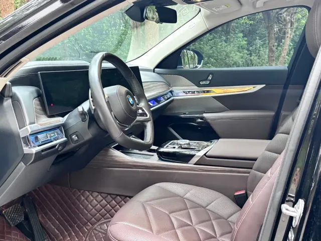 BMW 7 Series — Фото автомобиля 4